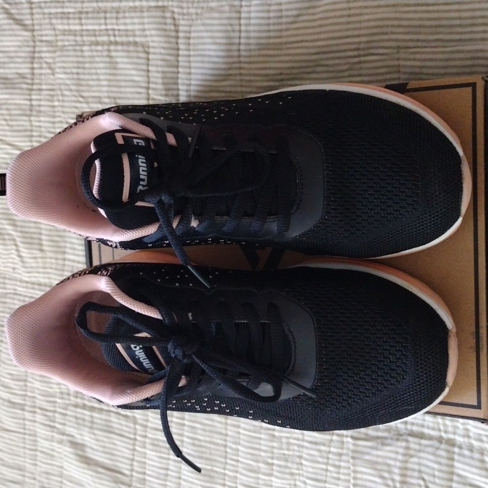 Women's running sneakers
